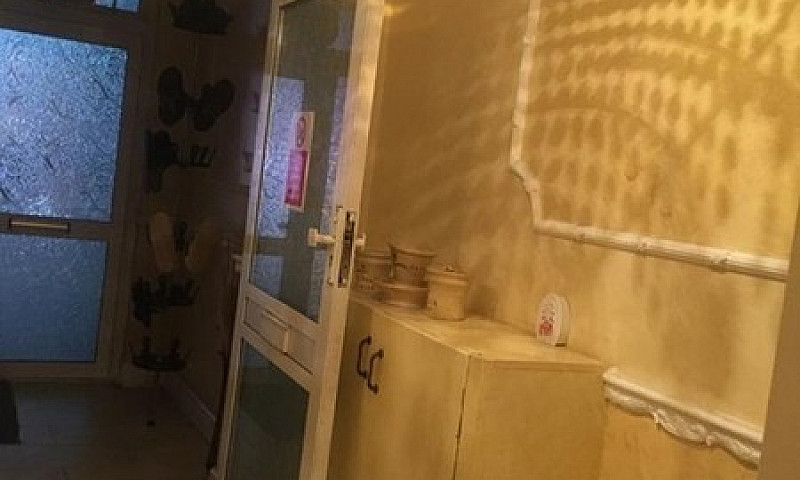 4 Bedroom Flat In Il...