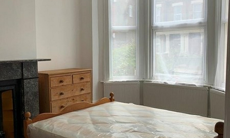 5 Bedroom House In S...