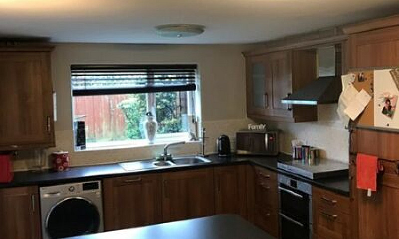5 Bedroom House In W...