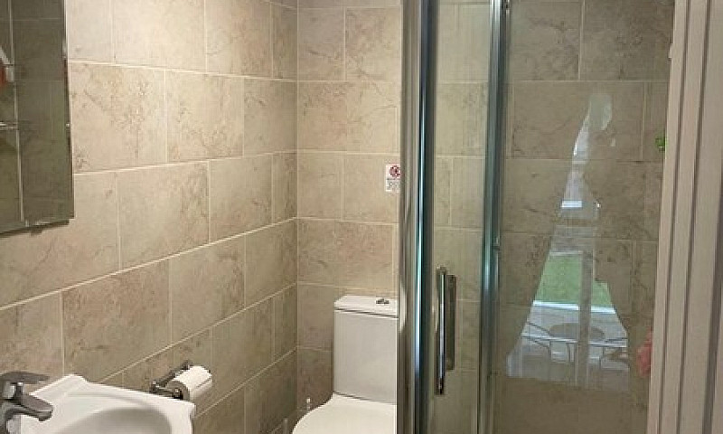 1 Bedroom Flat In Le...
