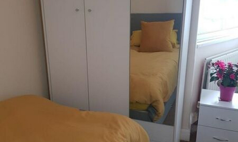 1 Bedroom In Fairway...