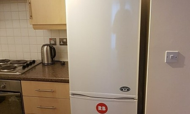 2 Bedroom Flat In Ef...