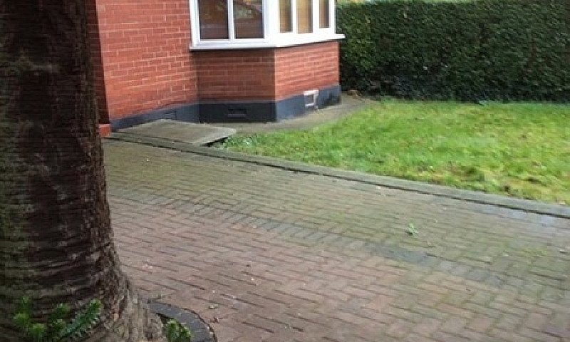 2 Bedroom Flat In Gr...