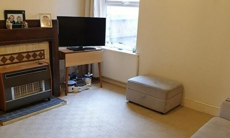 5 Bedroom House In H...