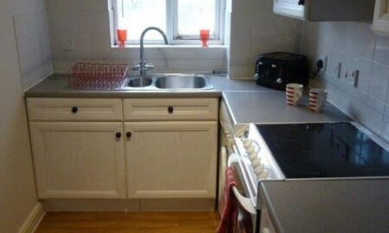 1 Bedroom Flat In Sh...
