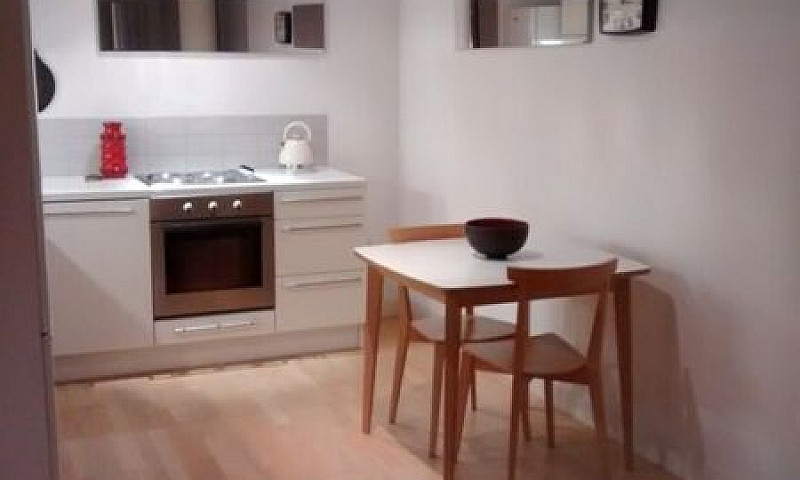 2 Bedroom Flat In He...