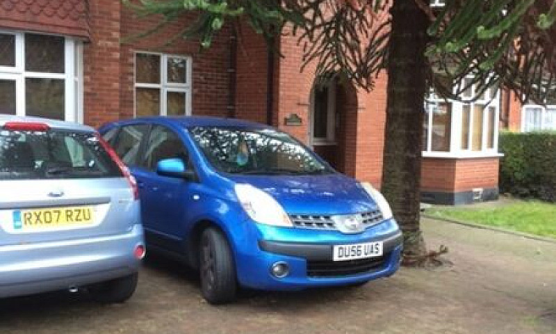 2 Bedroom Flat In Gr...