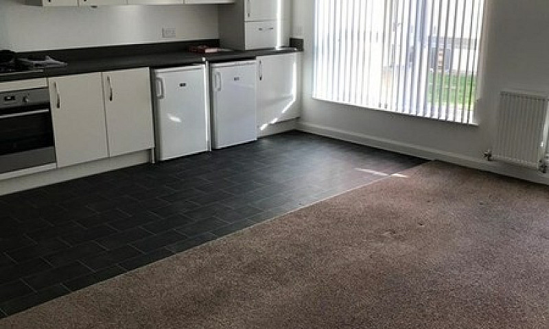 2 Bedroom Flat In Pa...