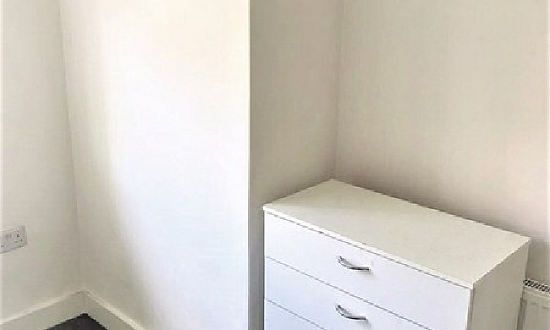 1 Bedroom In Trelawn...