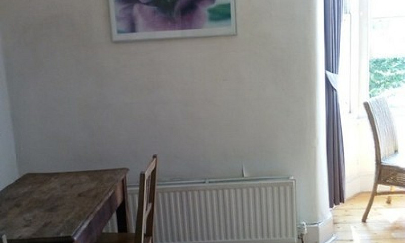 2 Bedroom Flat In Wi...
