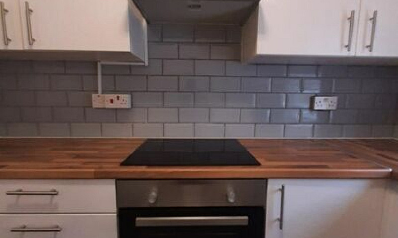 2 Bedroom Flat In Gi...