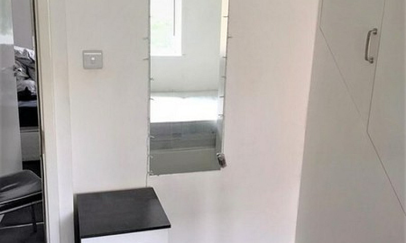 1 Bedroom In Trelawn...
