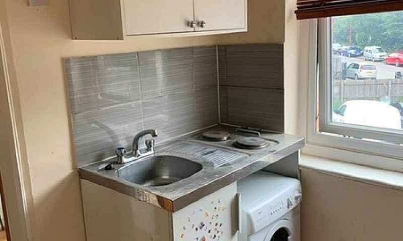 1 Bedroom Flat In Du...