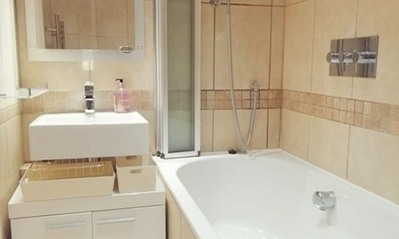 1 Bedroom Flat In La...