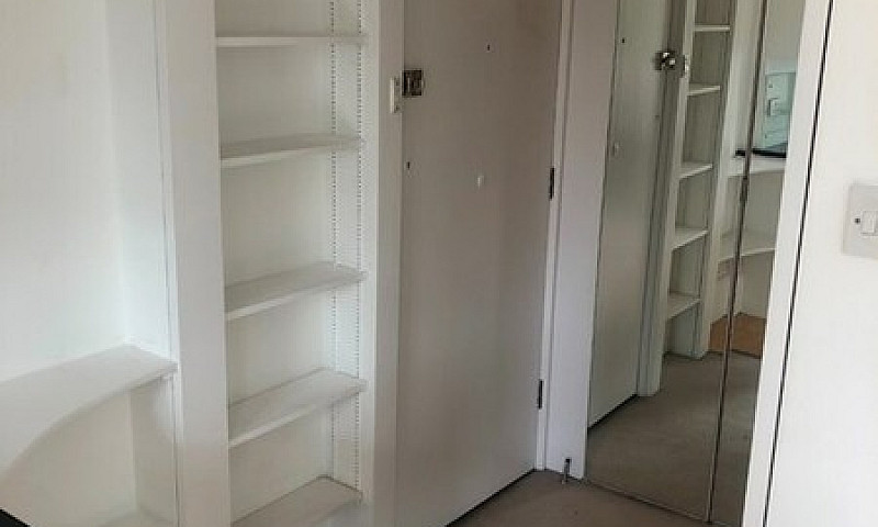 Studio Flat In Sloan...