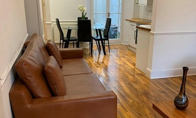 2 Bedroom Flat In Ca...