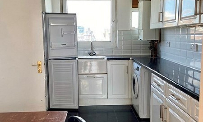 4 Bedroom Flat In We...