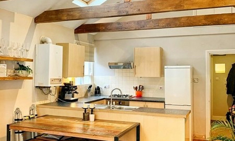 1 Bedroom Flat In Wa...