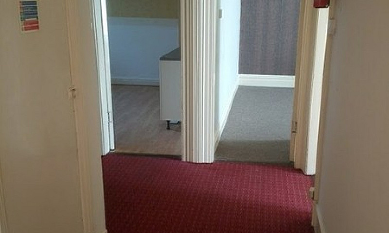 1 Bedroom Flat In Ho...