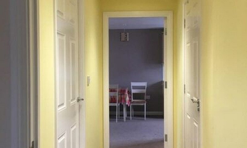2 Bedroom Flat In Bu...