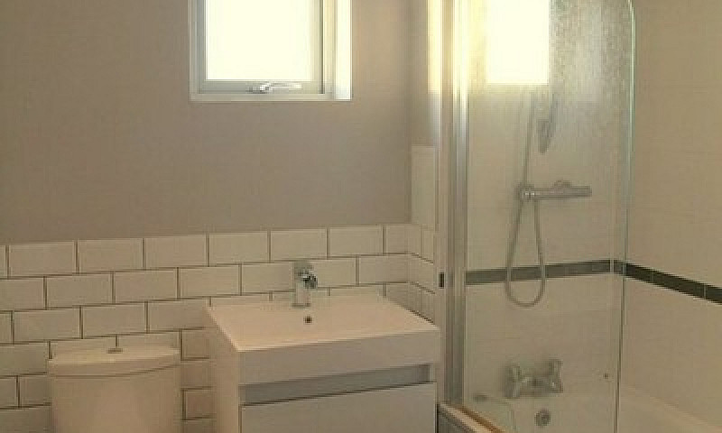 2 Bedroom Flat In Go...