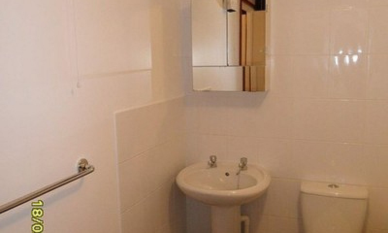 1 Bedroom Flat In Br...