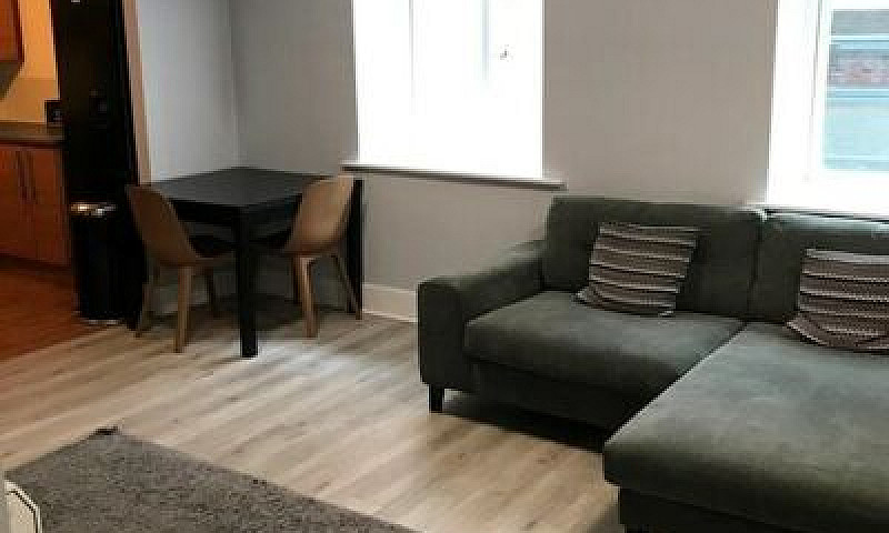 1 Bedroom Flat In He...