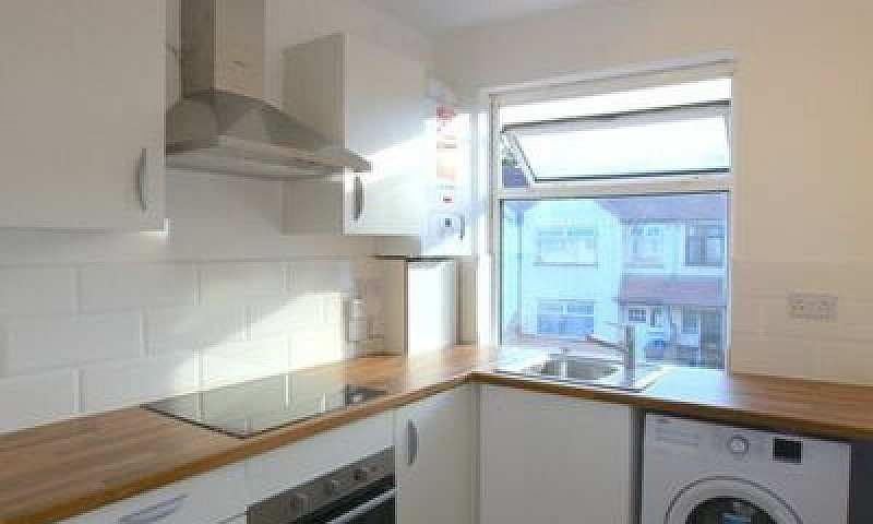 1 Bedroom Flat In De...