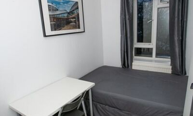 4 Bedroom Flat In Cr...