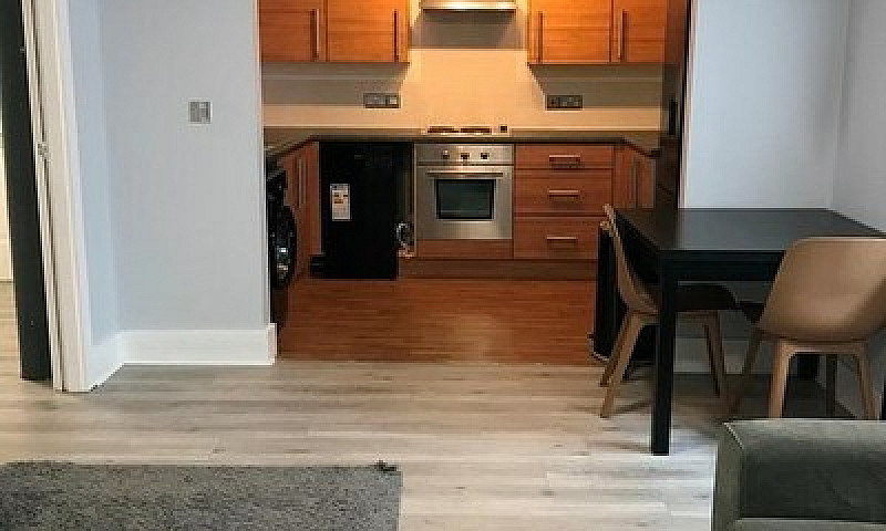 1 Bedroom Flat In He...