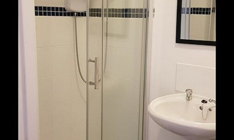 1 Bedroom Flat In Lo...
