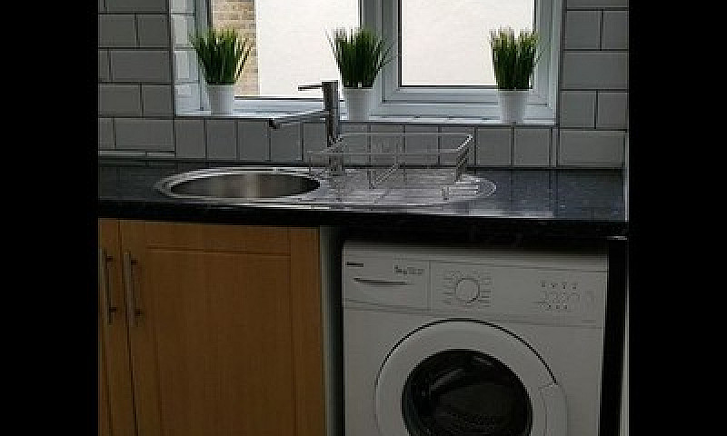 3 Bedroom Flat In Fa...