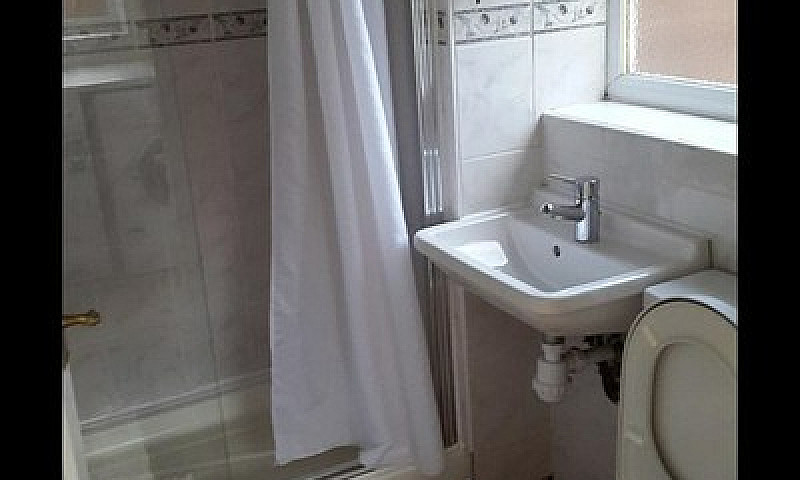 4 Bedroom House In P...