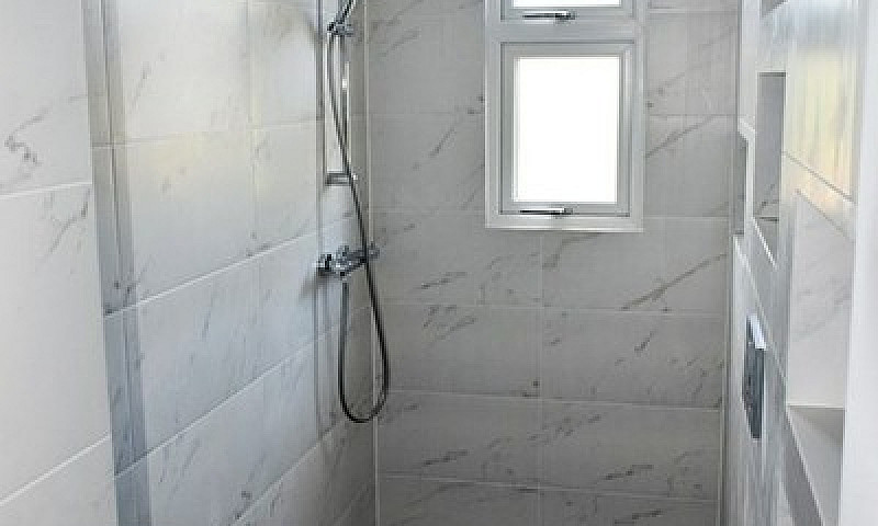 2 Bedroom Flat In Lo...