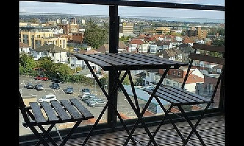 1 Bedroom Flat In He...