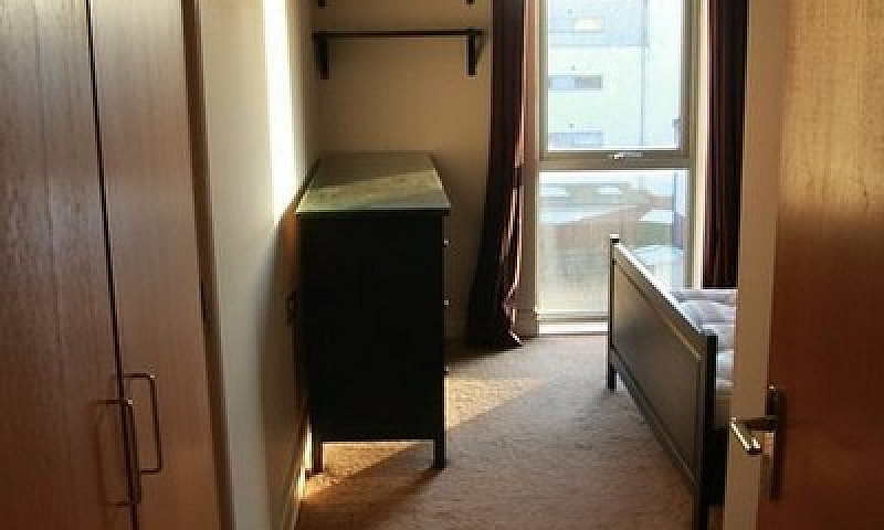 2 Bedroom Flat In Go...
