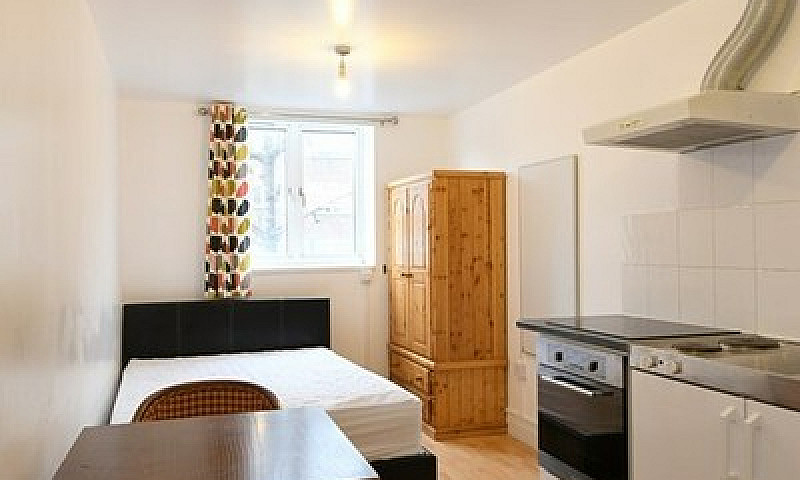 Studio Flat In Kembe...