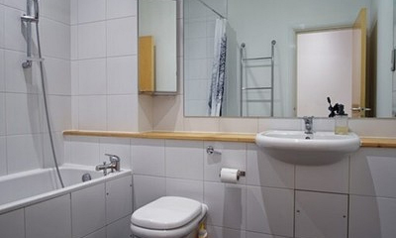2 Bedroom Flat In Ex...