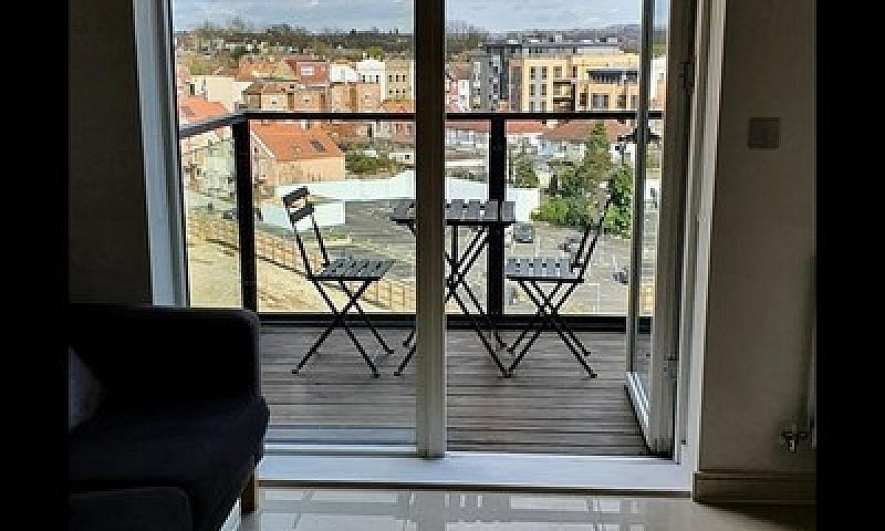 1 Bedroom Flat In He...