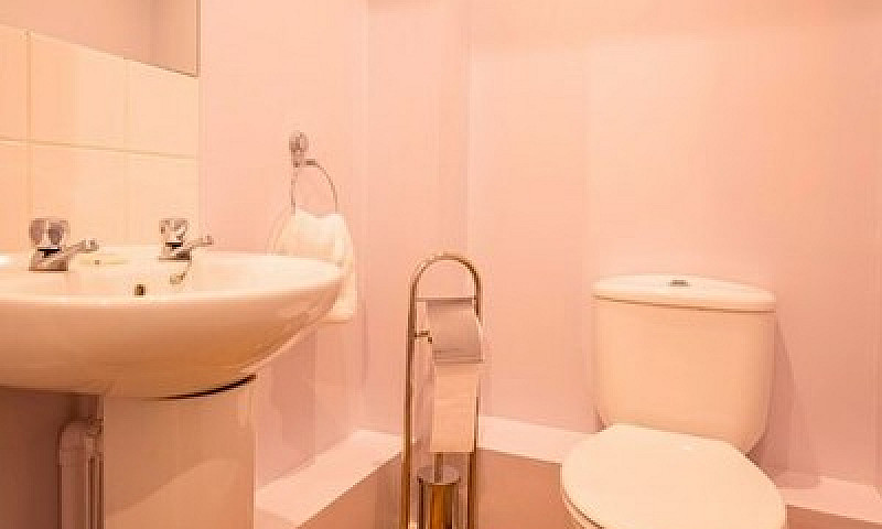 1 Bedroom Flat In Th...