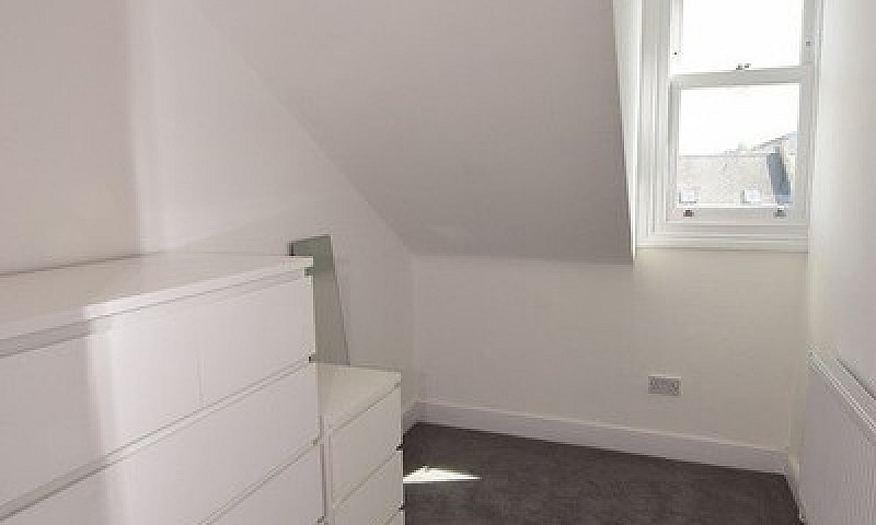 2 Bedroom Flat In Ha...