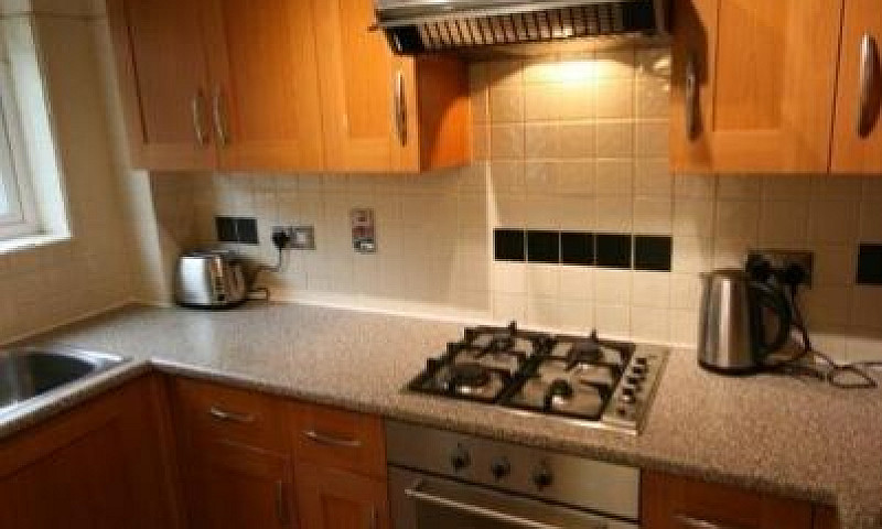 2 Bedroom Flat In As...