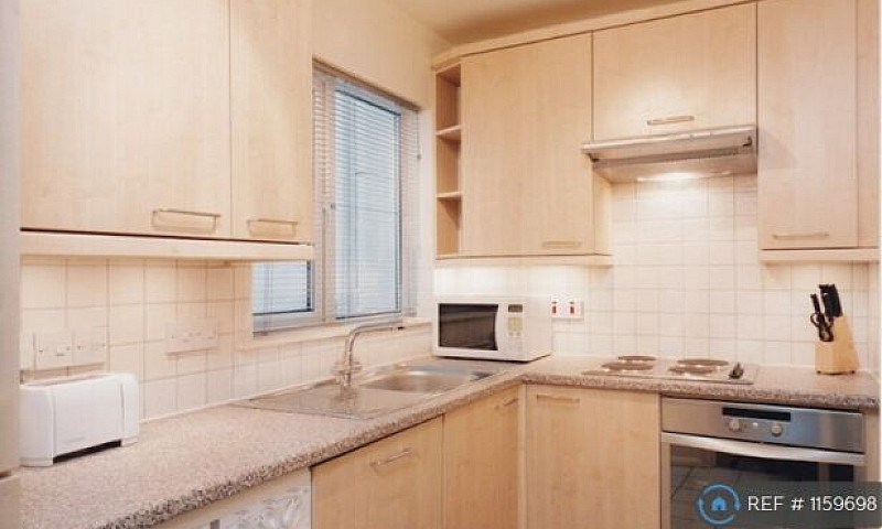1 Bedroom Flat In Le...