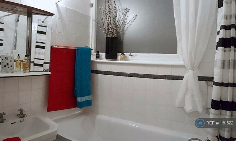 2 Bedroom Flat In Fa...