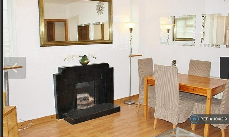 2 Bedroom Flat In Cr...