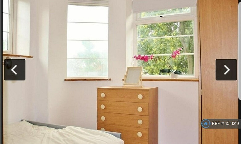 2 Bedroom Flat In Cr...