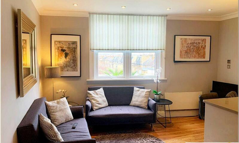 2 Bedroom Flat In Ea...