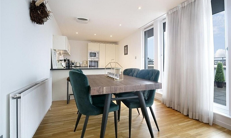 Spacious Flat For Re...