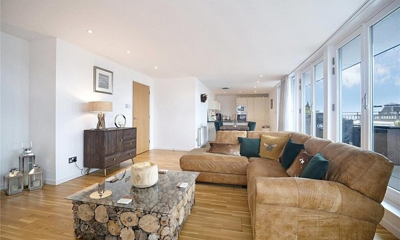 Spacious Flat For Re...