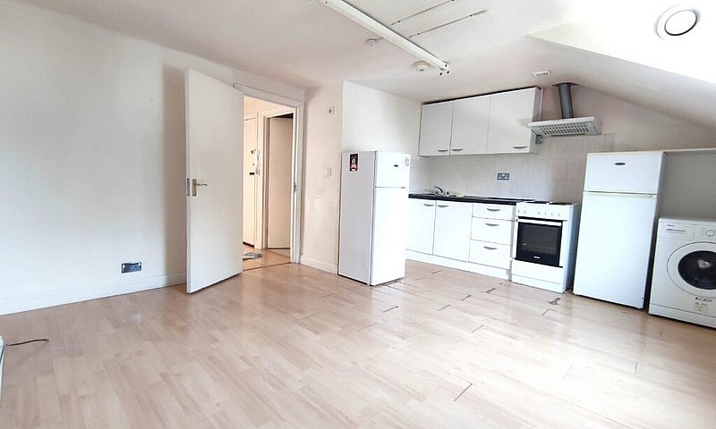 Bright Spacious 1 Be...